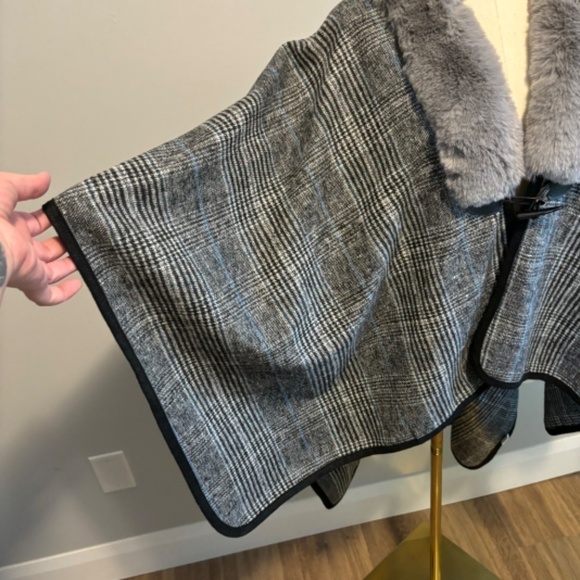 Model France Women's Vintage Fur Collared Plaid Cape NWT Circa 1986 O/S - Picture 5 of 8